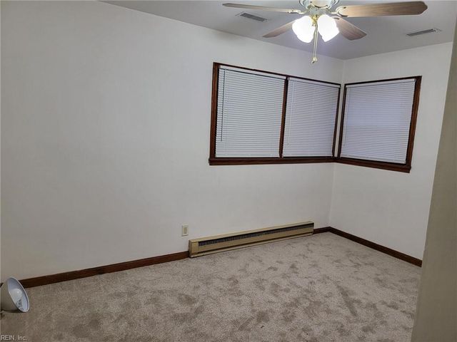 17 Gay DR, Newport News, VA 23606