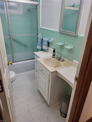 17 Gay DR, Newport News, VA 23606