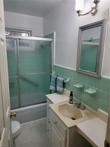 17 Gay DR, Newport News, VA 23606