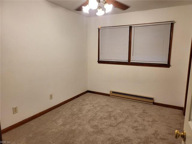 17 Gay DR, Newport News, VA 23606