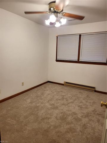 17 Gay DR, Newport News, VA 23606