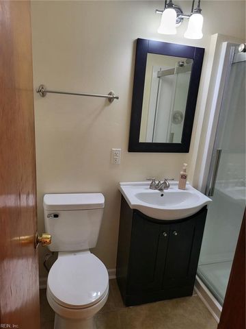 17 Gay DR, Newport News, VA 23606