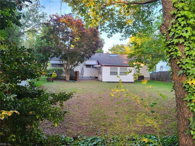 17 Gay DR, Newport News, VA 23606
