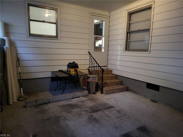 17 Gay DR, Newport News, VA 23606