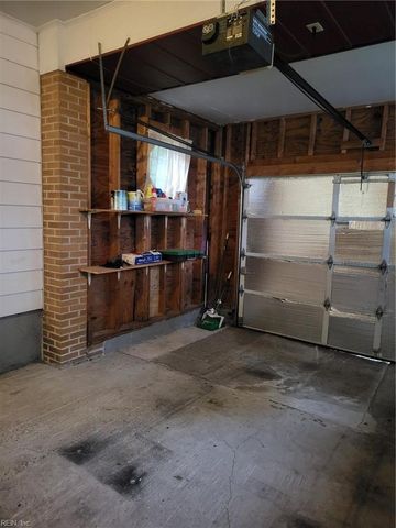 17 Gay DR, Newport News, VA 23606