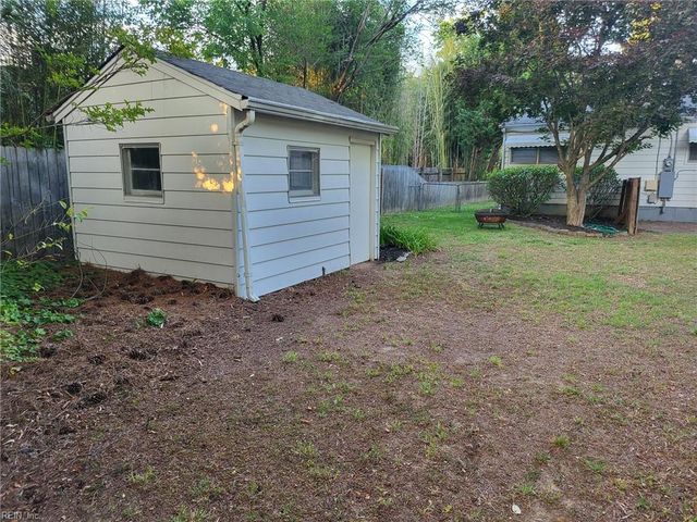 17 Gay DR, Newport News, VA 23606