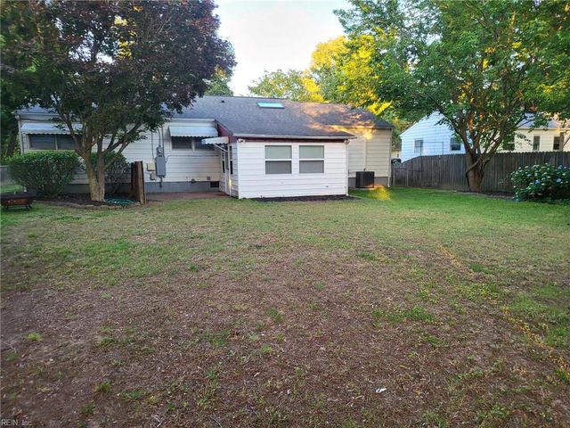 17 Gay DR, Newport News, VA 23606