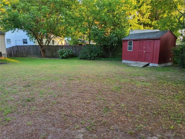 17 Gay DR, Newport News, VA 23606