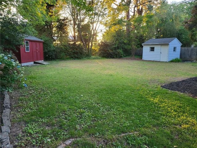 17 Gay DR, Newport News, VA 23606