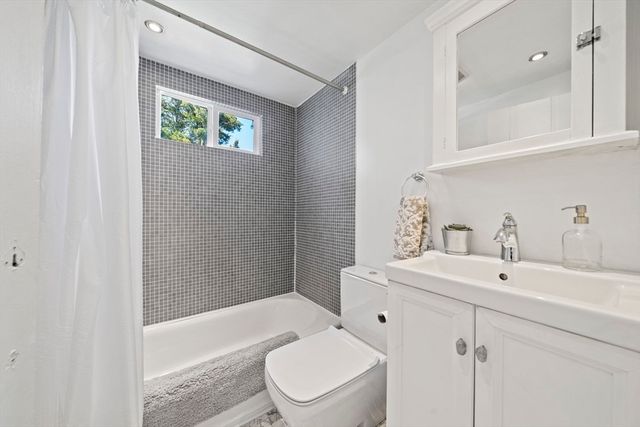 14 Ivy Road, Marshfield, MA 02050
