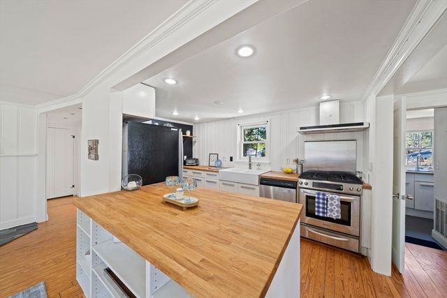 14 Ivy Road, Marshfield, MA 02050
