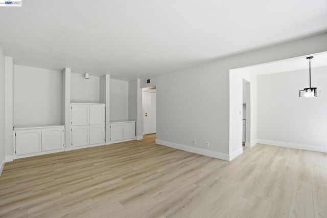 460 N Civic Dr 106, Walnut Creek, CA 94596