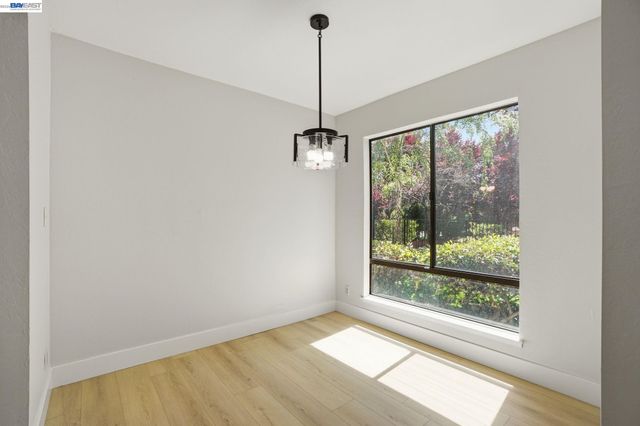 460 N Civic Dr 106, Walnut Creek, CA 94596