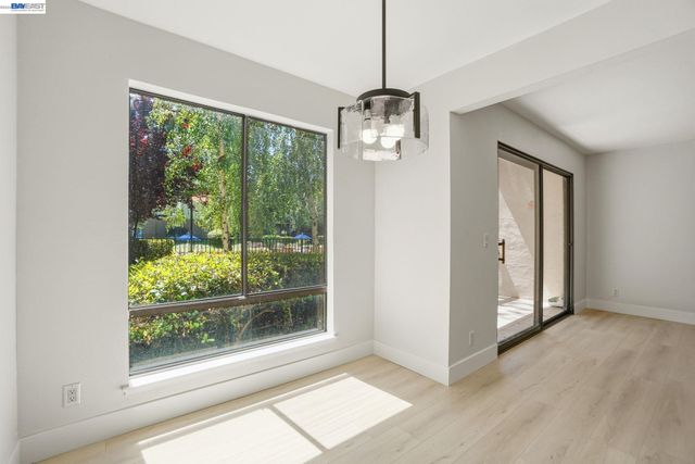 460 N Civic Dr 106, Walnut Creek, CA 94596