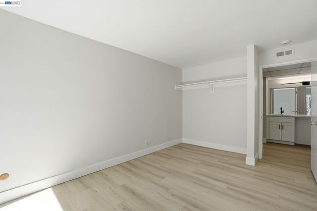 460 N Civic Dr 106, Walnut Creek, CA 94596