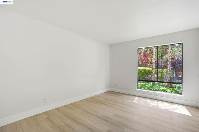 460 N Civic Dr 106, Walnut Creek, CA 94596