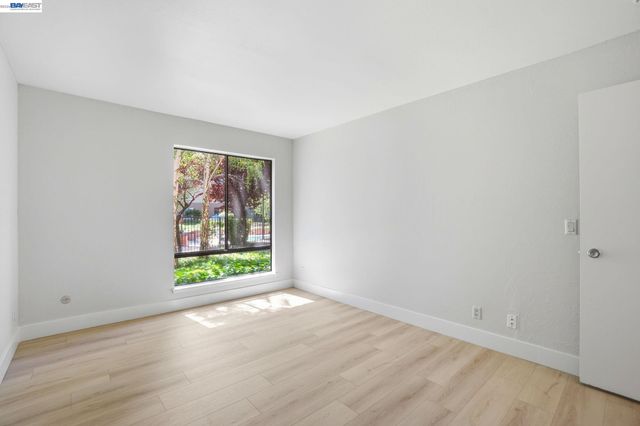 460 N Civic Dr 106, Walnut Creek, CA 94596