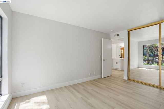 460 N Civic Dr 106, Walnut Creek, CA 94596