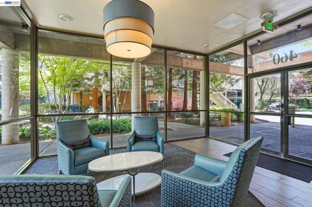 460 N Civic Dr 106, Walnut Creek, CA 94596