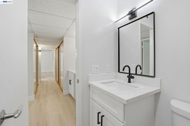 460 N Civic Dr 106, Walnut Creek, CA 94596