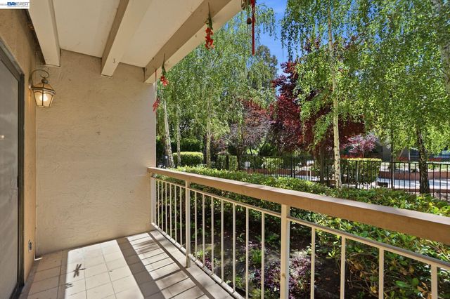 460 N Civic Dr 106, Walnut Creek, CA 94596