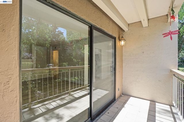 460 N Civic Dr 106, Walnut Creek, CA 94596