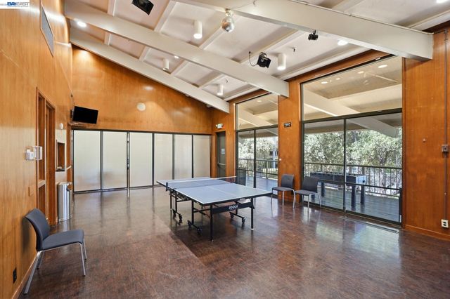 460 N Civic Dr 106, Walnut Creek, CA 94596