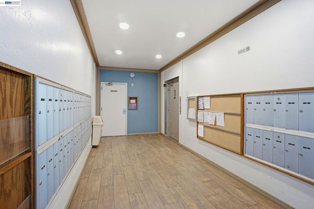 460 N Civic Dr 106, Walnut Creek, CA 94596