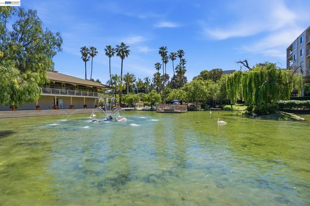 460 N Civic Dr 106, Walnut Creek, CA 94596