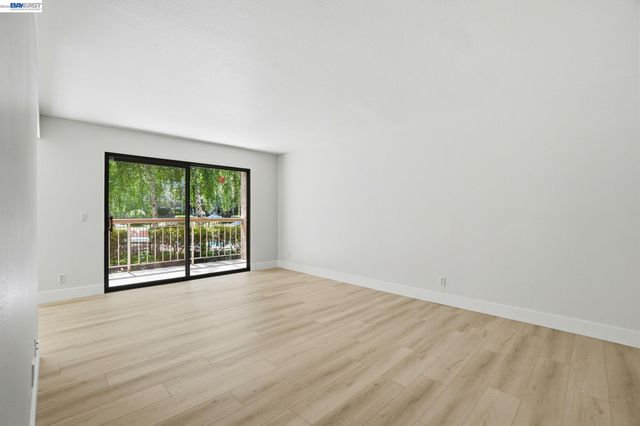 460 N Civic Dr 106, Walnut Creek, CA 94596