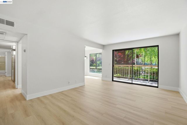 460 N Civic Dr 106, Walnut Creek, CA 94596