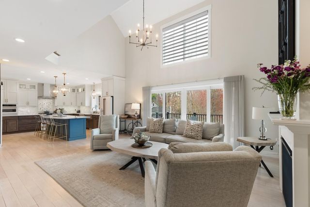9 Shay Ln, North Reading, MA 01864