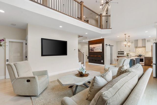 9 Shay Ln, North Reading, MA 01864