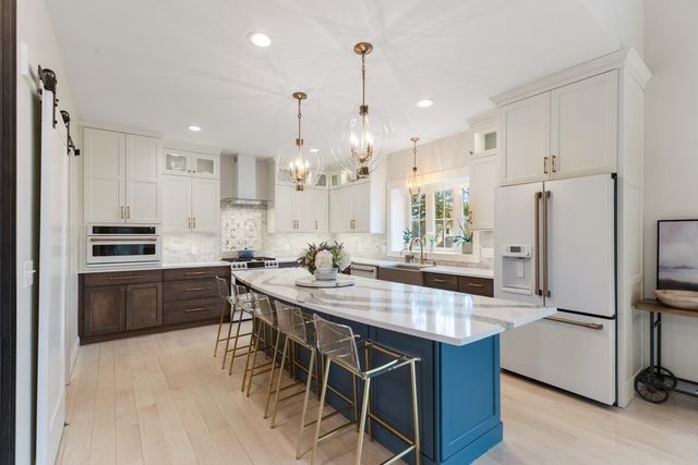 9 Shay Ln, North Reading, MA 01864