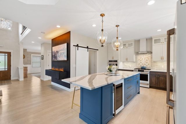 9 Shay Ln, North Reading, MA 01864