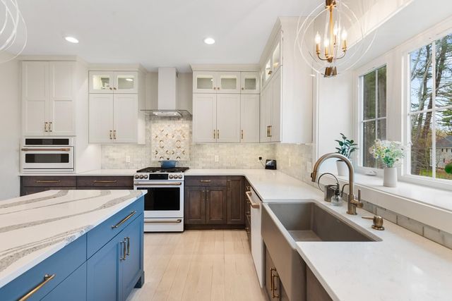 9 Shay Ln, North Reading, MA 01864