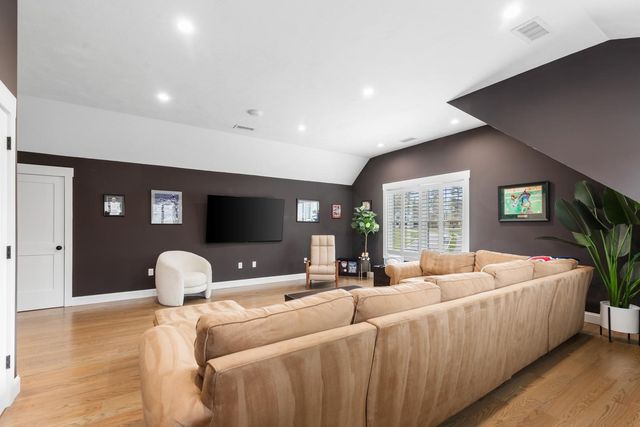 9 Shay Ln, North Reading, MA 01864