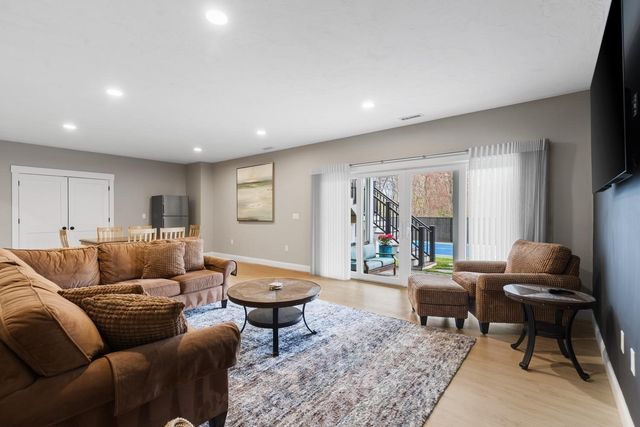 9 Shay Ln, North Reading, MA 01864