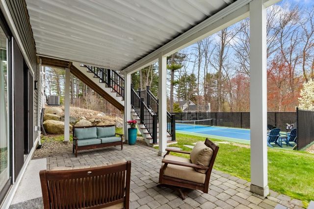 9 Shay Ln, North Reading, MA 01864