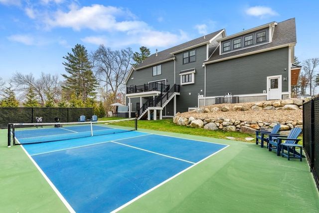 9 Shay Ln, North Reading, MA 01864