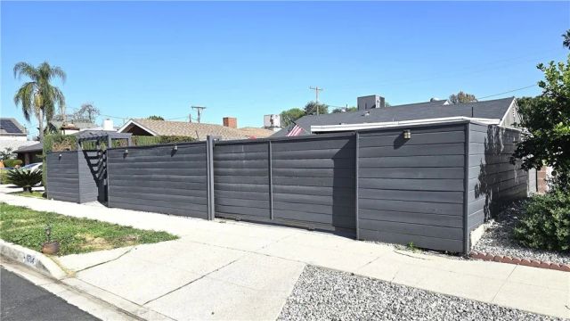 6704 Rhea Avenue, Reseda, CA 91335