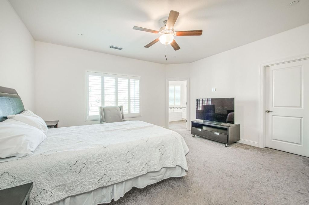 Image 12 of property listing at 4410 W Langden Drive, Fresno, CA 93722