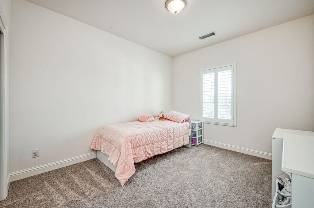 Image 21 of property listing at 4410 W Langden Drive, Fresno, CA 93722