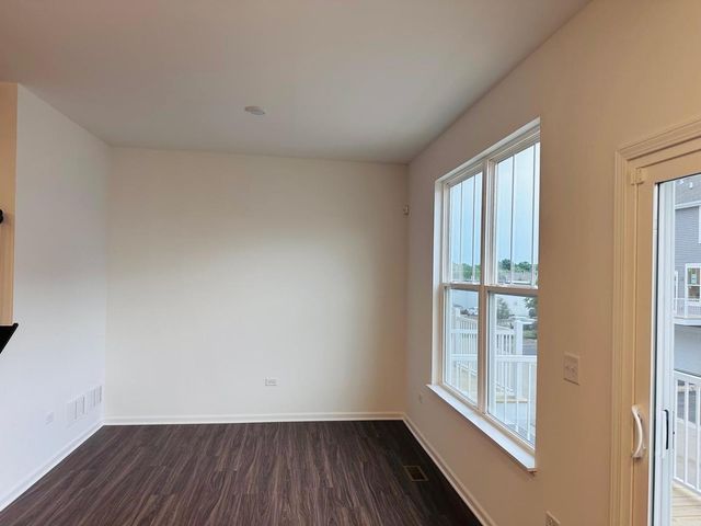 560 Wolverine Drive, Aurora, IL 60502
