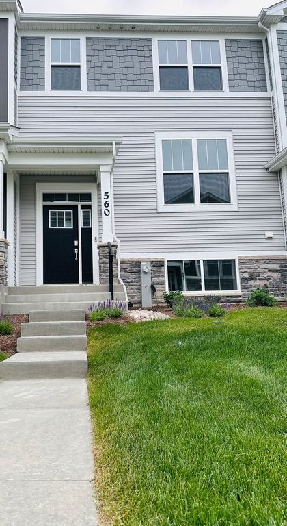 560 Wolverine Drive, Aurora, IL 60502