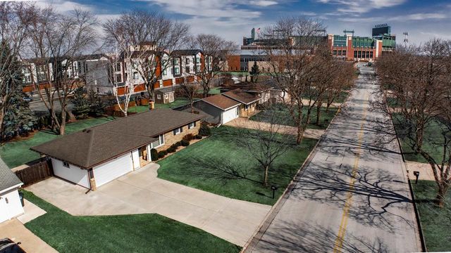 1112 BLUE RIDGE DRIVE, Green Bay, WI 54304