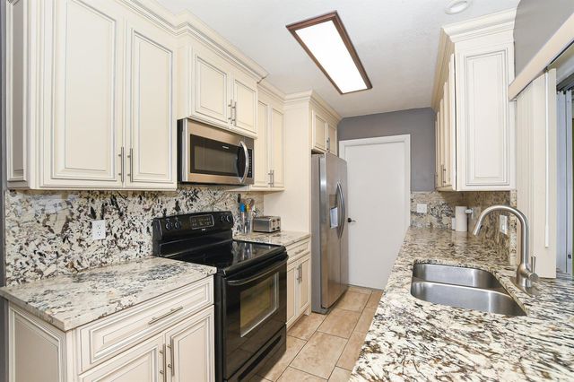 610 NW Marion Avenue, Port St. Lucie, FL 34983