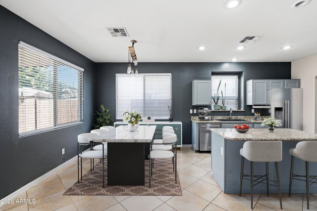 5661 W DESERT JEWEL Drive, Glendale, AZ 85302