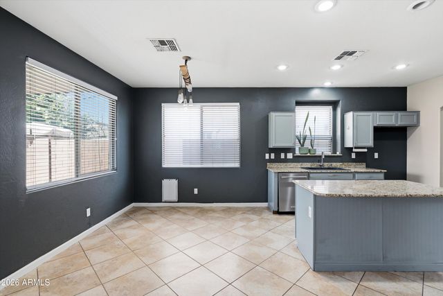 5661 W DESERT JEWEL Drive, Glendale, AZ 85302