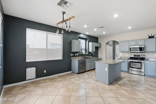 5661 W DESERT JEWEL Drive, Glendale, AZ 85302